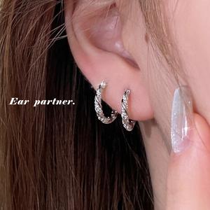EAR PARTNER-Mobiusピアス耳元を洗練されたエレガンスで包み込みます。 女性用 スタッドピアス 千変万化で上品（lmeh-0032）
