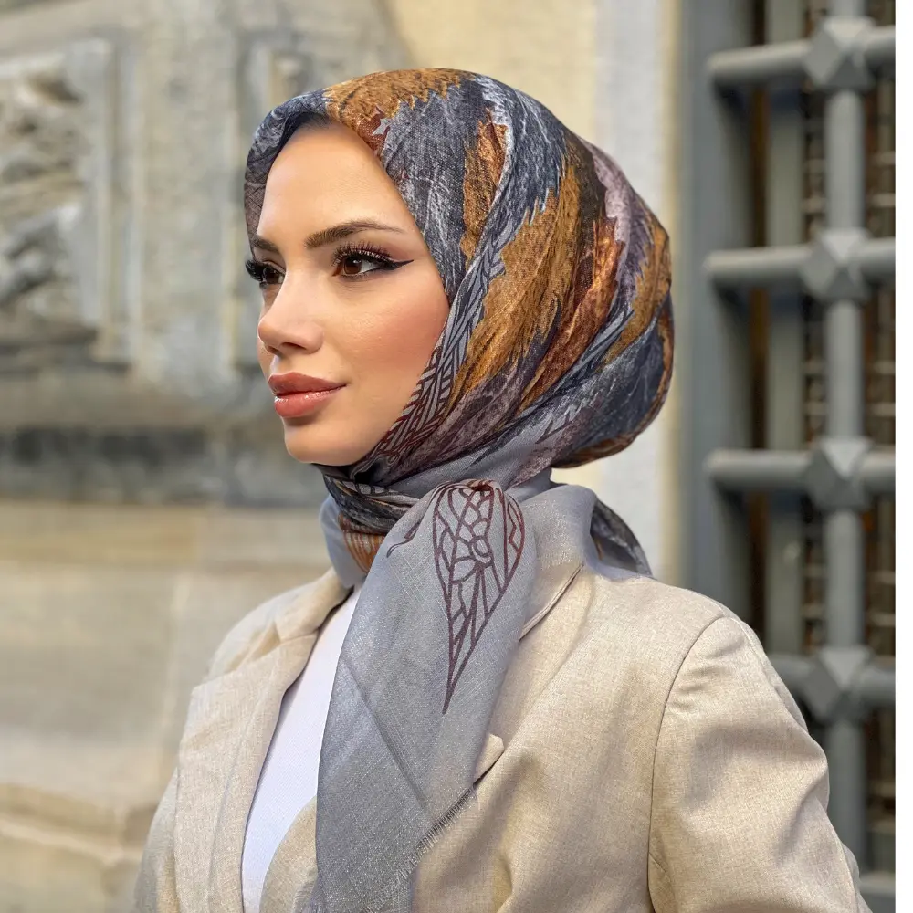 Luissa Autumn Leaf Diamond Glow Hijab Segi Empat 95cm LUS95DG101