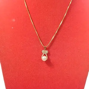 Kalung Liontin Mutiara Model Pita
