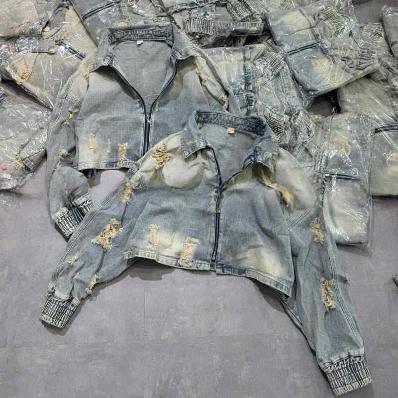 Áo khoác Jean nữ from rộng cánh dơi dây kéo rách