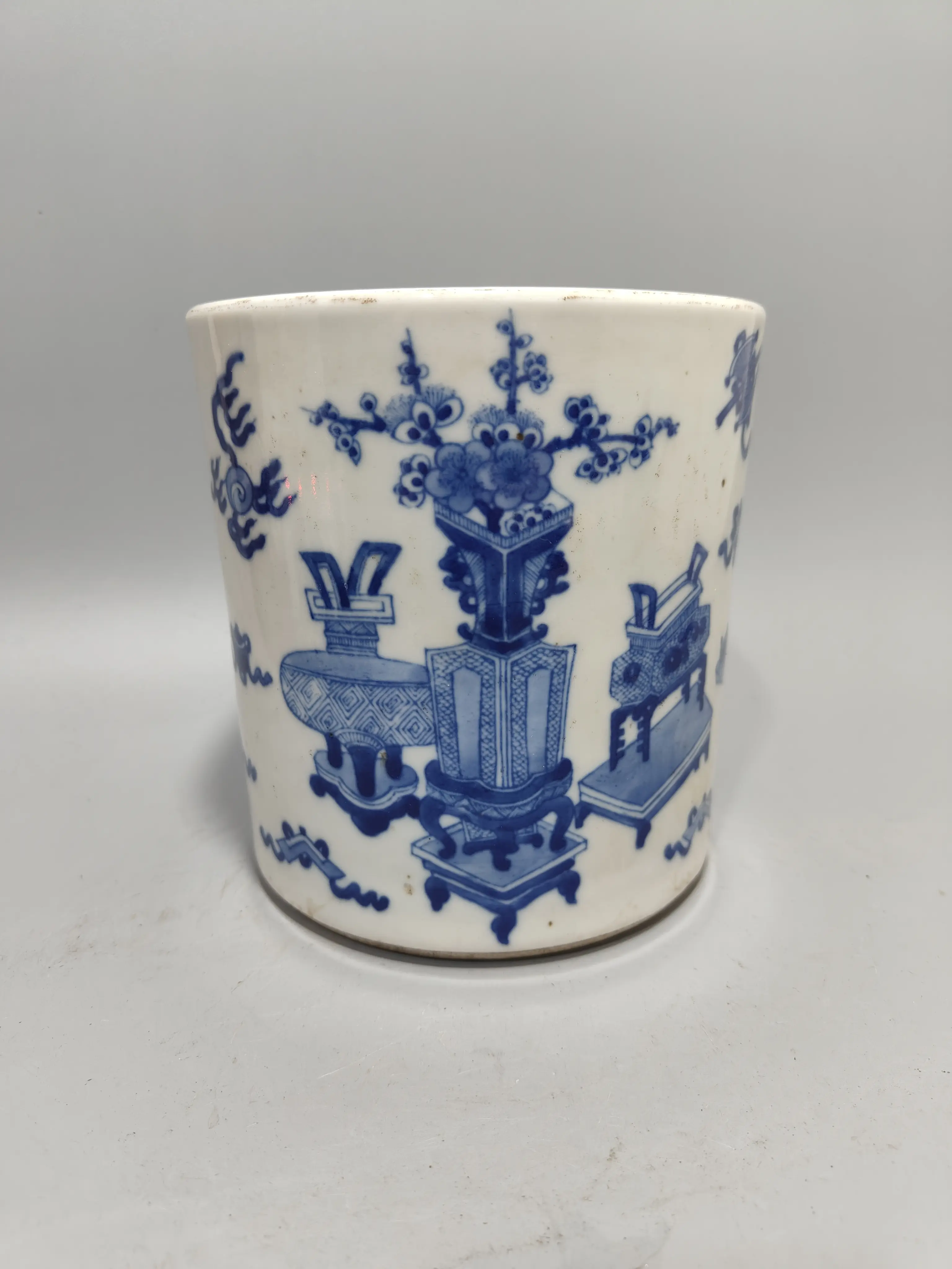 Folk collection of Qing Dynasty Kangxi blue and white antique porcelain pen holder