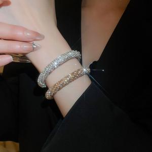 Lắc Tay Zircon Thời Trang Rực Rỡ - Phụ Kiện Nữ Yên Tĩnh Sang Trọng, Phong Cách Đa Dạng Không Giới Hạn, Hoàn Hảo Phù Hợp Với Trang Phục Hàng Ngày Của Người Nữ.