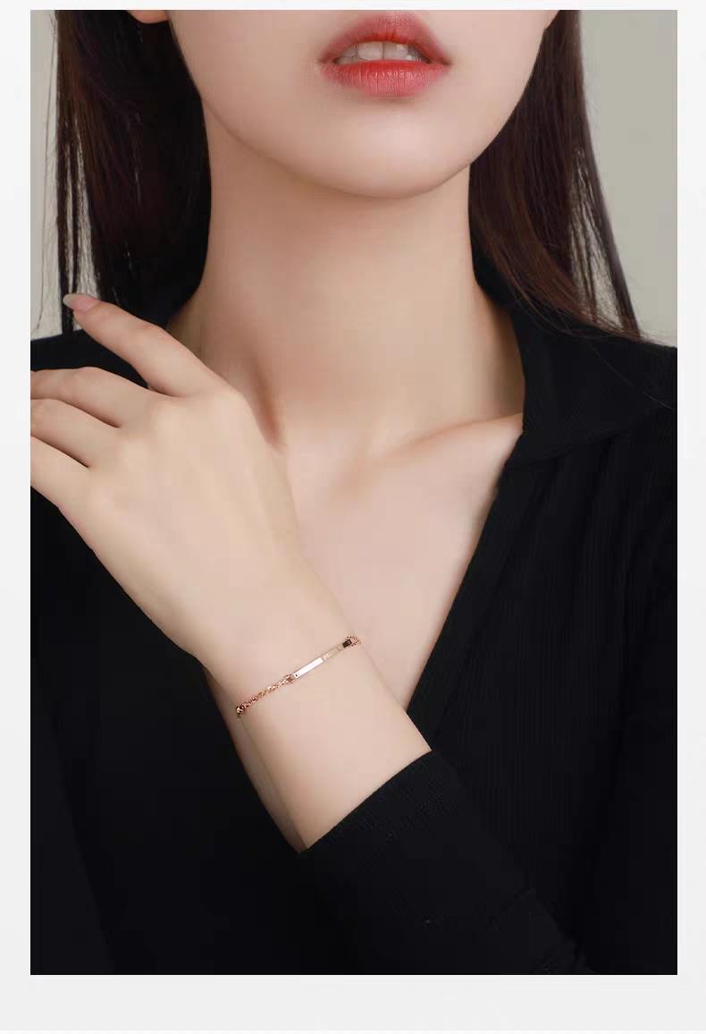 Product Introduction of 【Chow Tai Seng】18K Au750 Rose Gold Square Smile Shape Minimalist Adjustable Bracelet 4