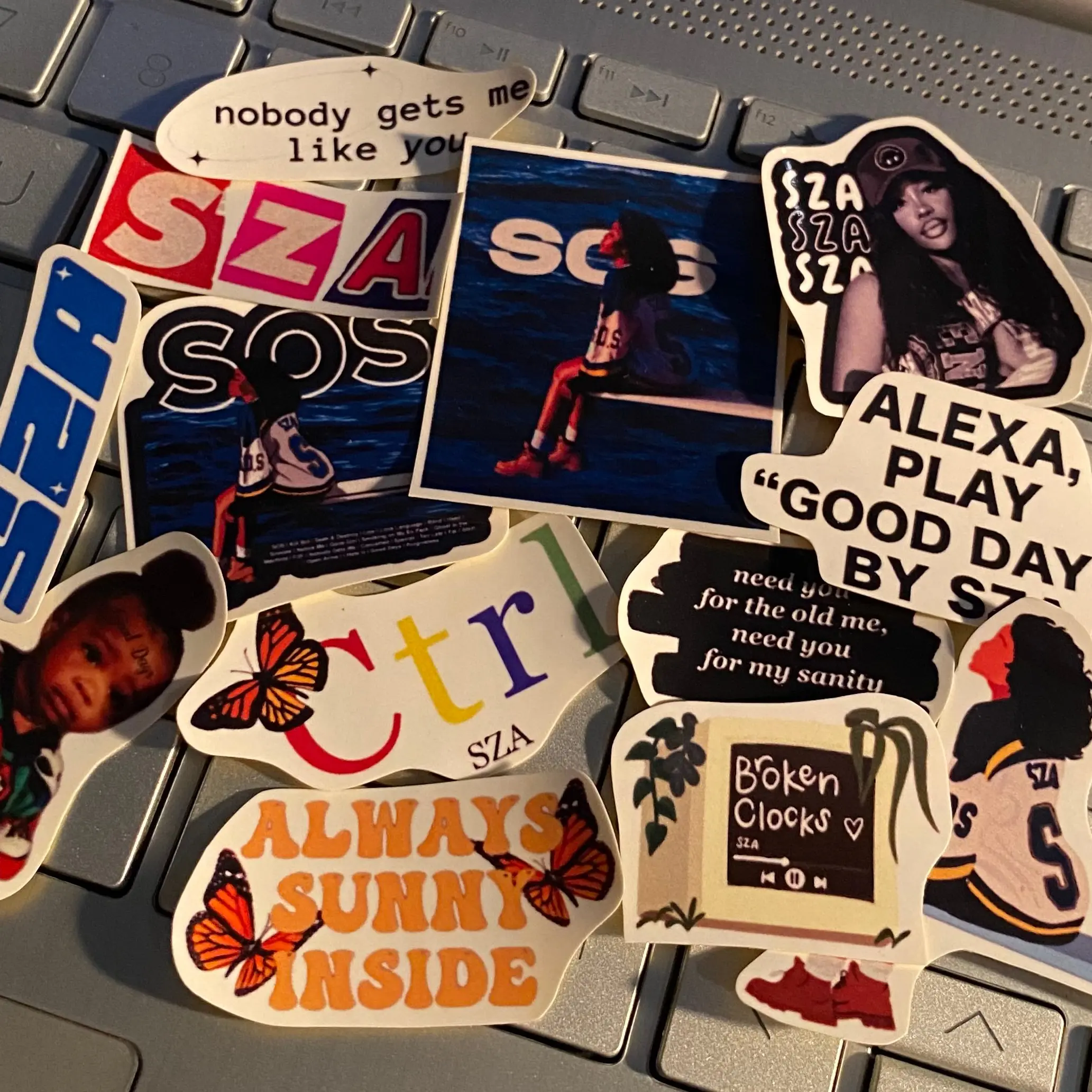 SZA Sticker Pack vinyl glossy 25pcs stikermusik/stikeraesthetic/stikertumblr/stikerband/stikermurah