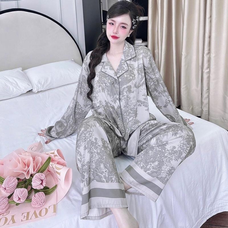 Đồ bộ pijama lụa latin cổ sam hoạ tiết rừng màu xám hơi rêu nhẹ sang trọng có bigsize đến 90kg