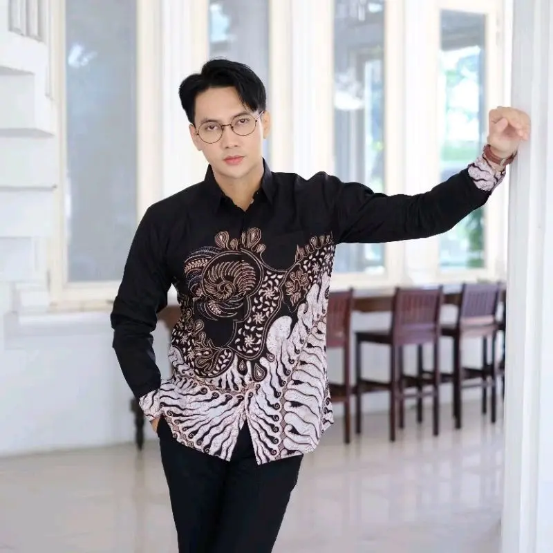 Motif Rangkong Hitam Terbaru Batik Satria Slimfit Lapis Furing Lengan Panjang