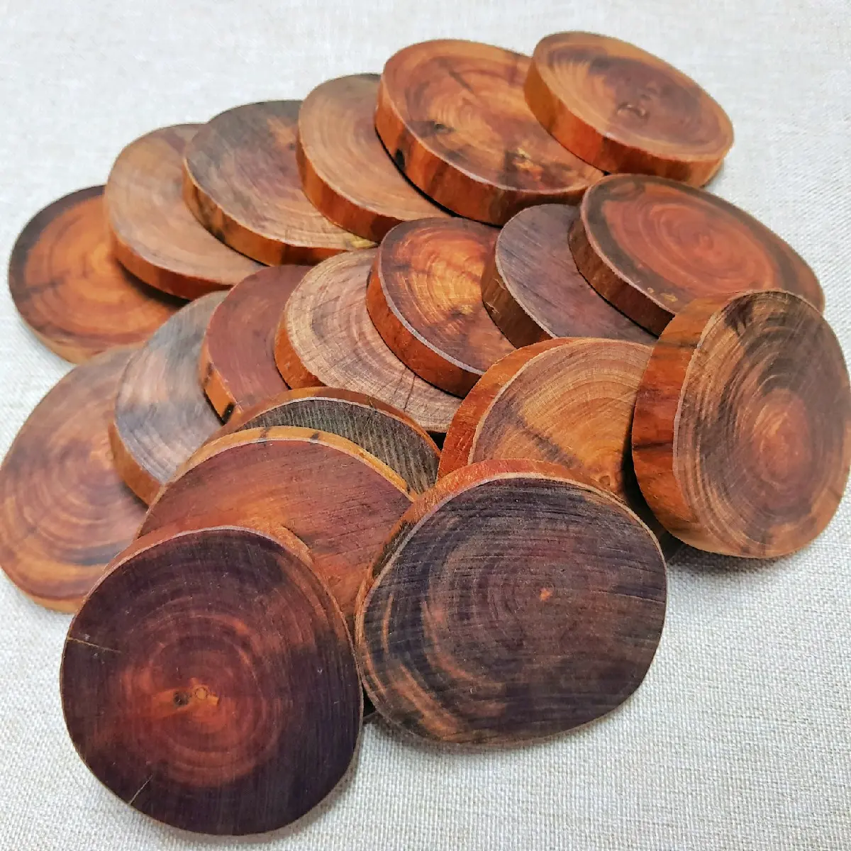Kepingan Raja Kayu Merah Asli