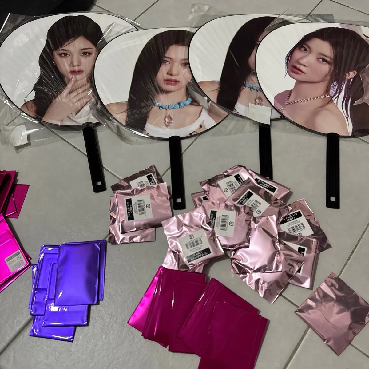 BABYMONSTER JAPAN POP UP STORE DRIP PICKET BADGE PHOTOCARD