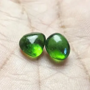 Sepasang kerikil bahan batu zambrud / emerald green / jambrut