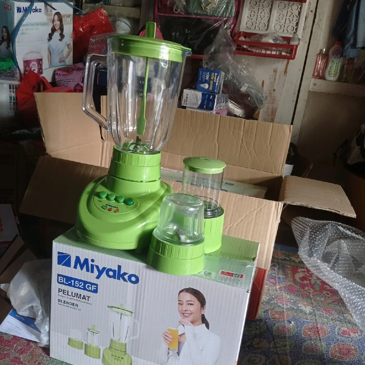 Blender Miyako 152GF Gelas Kaca isi 3pc cocok untuk rumah tangga dan usaha.
