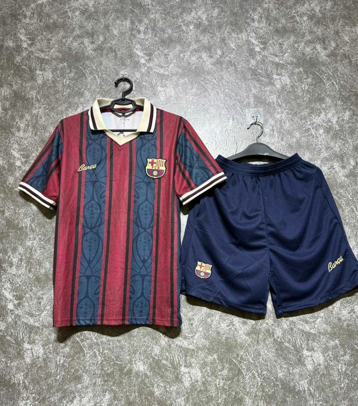 [Hàng Quảng Châu] Bộ Barca kỉ niệm quần có túi khoá - Nam nữ đều mặc được - Vải caro Quảng Châu - Logo full thêu - Chi tiết đầy đủ - Có lớp lót mịn thấm hút mồ hôi, thoáng khí giữ nhiệt tốt - Có lẻ áo lẻ quần