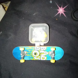 Mainan Finger Board Jari Skateboard Mini Street Cool Finger Motif Keren Miniatur Permainan Robot