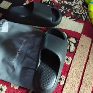 【 Produk Viral POSE 】POSE Cloud Bounce Cat Paw Sandal  Anti Selip  Nyaman  Elastis  Materi EVA  Cocok untuk Aktivitas di Dalam dan Luar Unisex Home Living 2025 5819