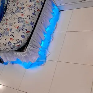 penutup kolong dipan (bedskirt) rumbai dua.