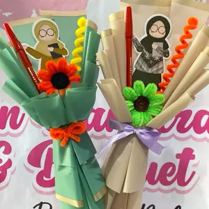 Buket Mini Hari Guru dengan Bunga Kawat Bulu,pulpen dan Topper Guru Unik dan Menarik untuk Hadiah