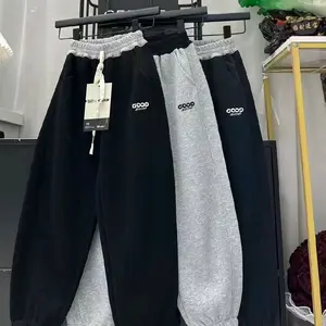 celana sweatpants dengan bahan fleece import,, perpaduan gaya dan kualitas menyatu di model celna ini,, celana yg banyak di gandrungi oleh anak muda sekarang,,model ini bisa di pakai laki laki dan perempuan