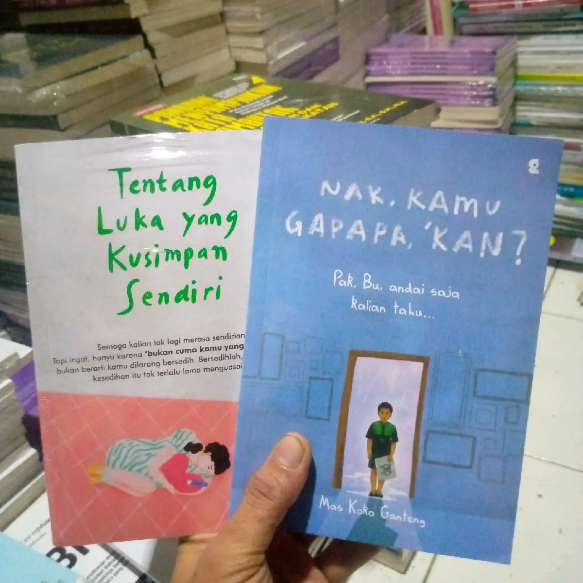 2 buku 1 paket, Nak kamu gapapa kan & tentang luka yang kusimpan sendiri