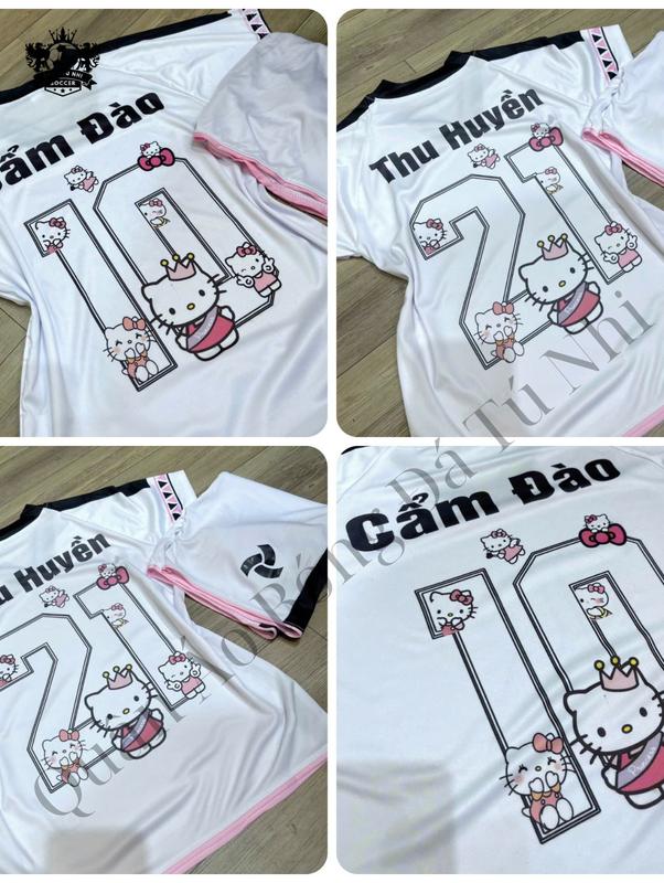 Có In Giống Hình Bộ Đồ Đá Banh Quần Áo Bóng Đá Trẻ Em "KLG JP Trắng Viền Hồng" Lồng Hình Hello Kitty Dễ Thương Chất Liệu Vải Thun Cotton Cho Bé Từ 8Kg - 65kg