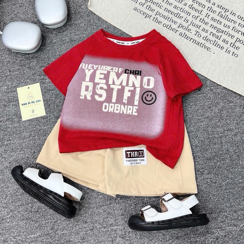   Kho sỉ mẹ Gạo  Hàng mới về  Set đồ bé trai Màu Đỏ đô đón Tết và be Phong Cách Năng Động Hàn Quốc áo thun in chữ phối quần hai da đẹp. Chất Liệu Mềm Mịn,Cotton mềm.Size 8-30kg Jean Kaki Đường May Đẹp 