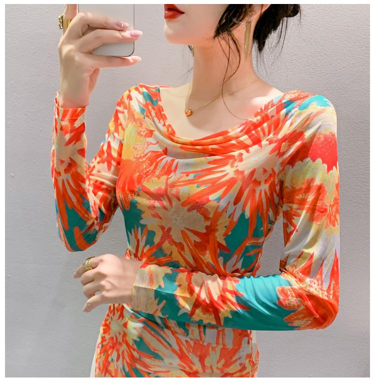 Product Introduction of DL 2025 Early Autumn Long Sleeve Printed T-shirt New Slim Fit Style Regular Pullover V-neck Top Europe and America 14