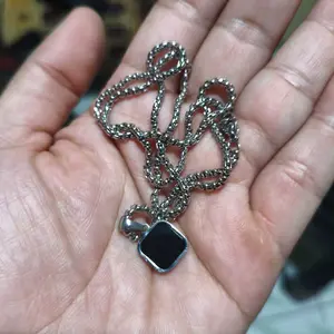 KALUNG PERSEGI GEOMETRIS BARU UNTUK PRIA KALUNG LIONTIN PERSEGI BATU ALAM HITAM PUNK