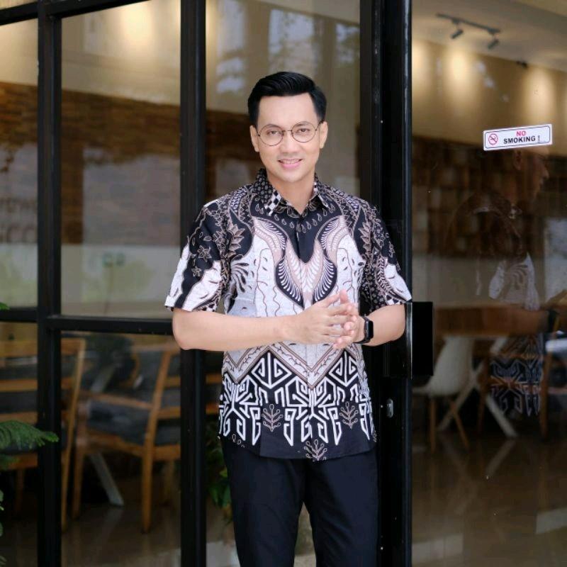 Kemeja batik motif gentala putih lengan pendek slimfit lapis furing bahan katun prima premium Katun Baju Nyaman Pria 0