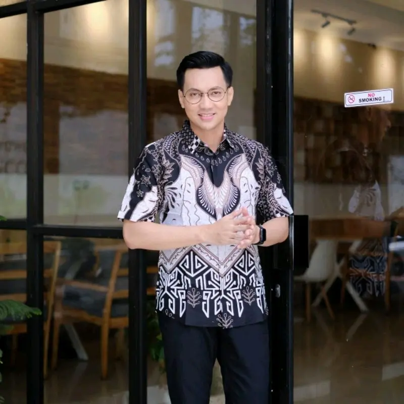 Kemeja batik motif gentala putih lengan pendek slimfit lapis furing bahan katun prima premium Katun Baju Nyaman Pria 0