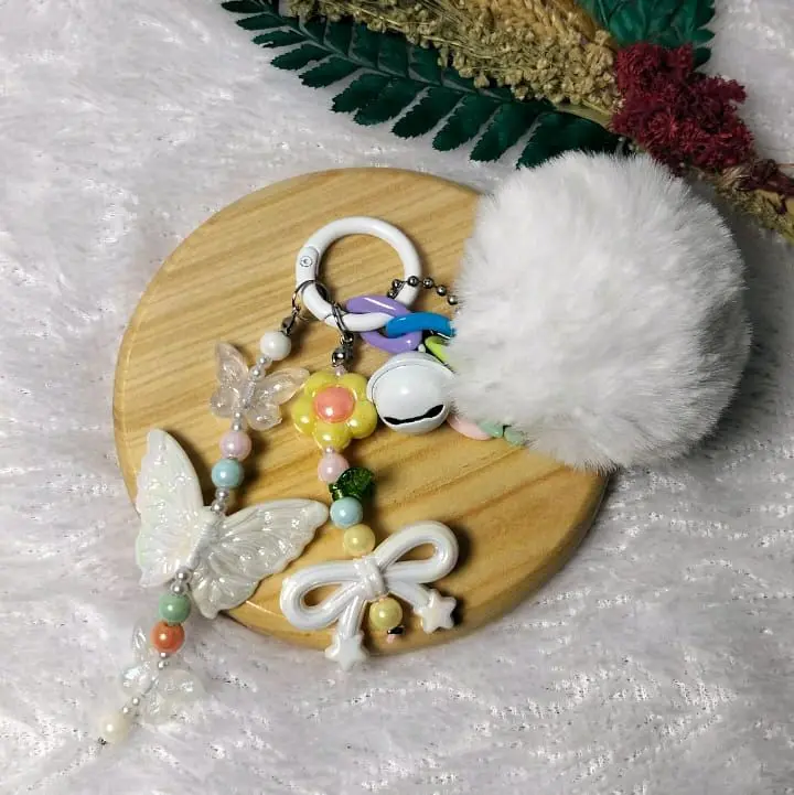 Gantungan tas/kunci pompom berlonceng 0