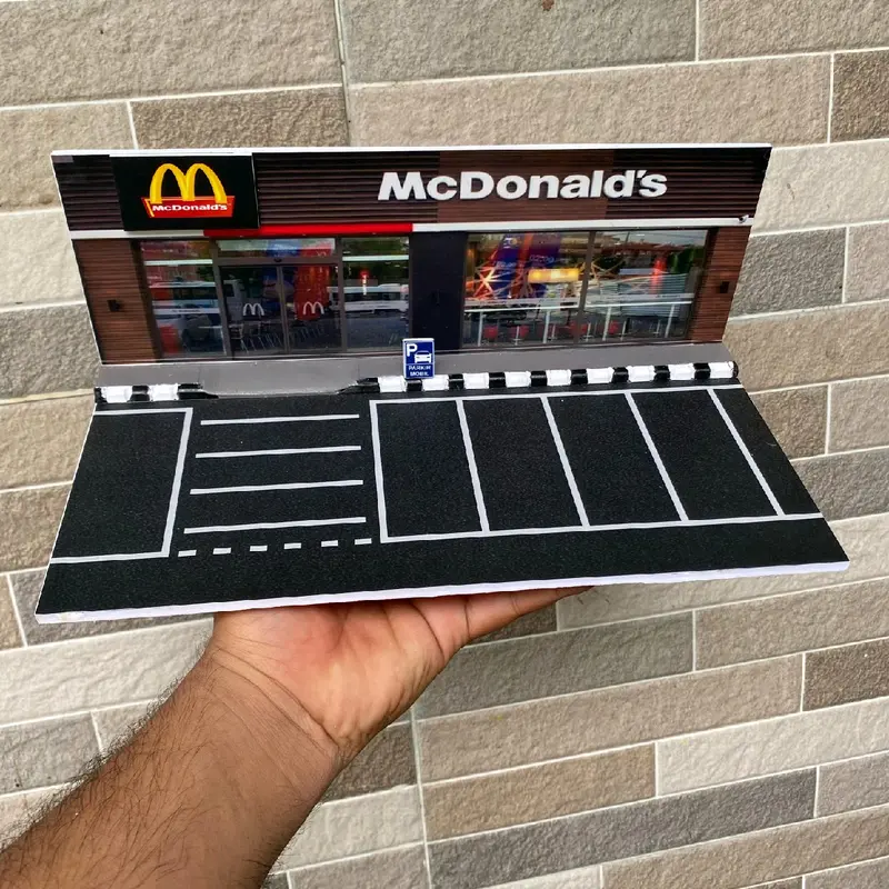 DIORAMA DIECAST HOTWHEELS OUTLET MC DONALD'S SEKALA 1:64 5
