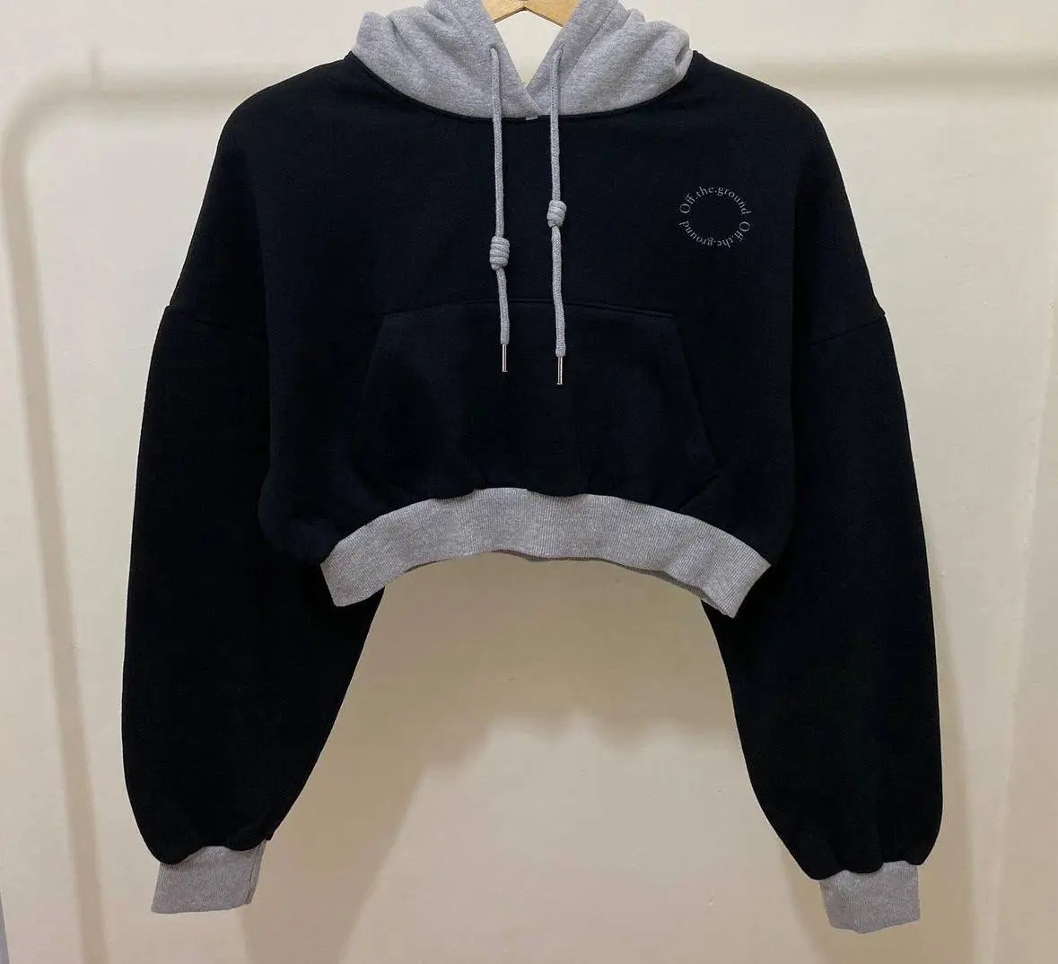 OFF THE GROUND Sweater Crewneck Hoodie Crop Wanita Kekinian Fashion Outfit Ootd Korean Style