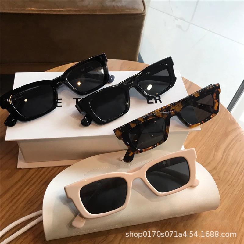 Kính mát gọng chữ nhật, mắt kính trơn nam nữ phong cách Retro Hàn Quốc thời trang 2026 k111