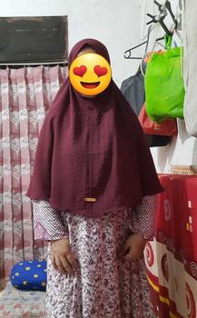 Product Review of (71k Get 3) Kerudung Instan Bergo Maryam Tali Non Pad Crinkle Airflow Size L - Muhajirin Hijab muslim syari Nyaman Panjang from A**a r**i 1