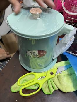 Product Review of ( Stainless Steel ) 1.4L 1.7L Oil Pot With Fine Mesh Filter Strainer Container from ** 3