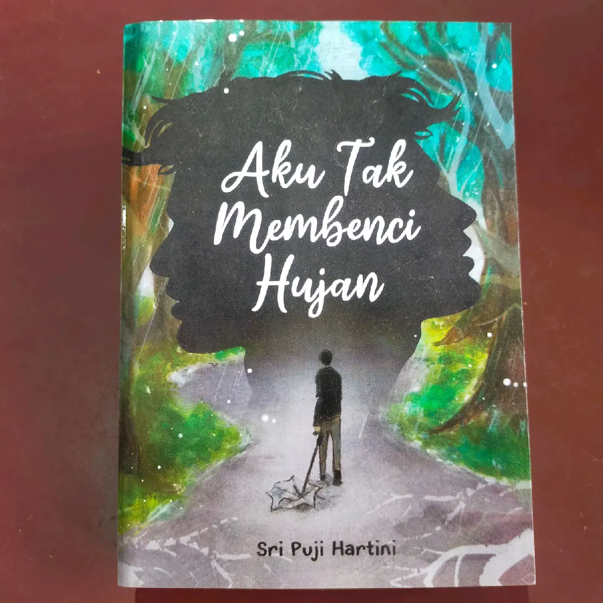 NOVEL REMAJA WATTPAD / AKU TAK MEMBENCI HUJAN
