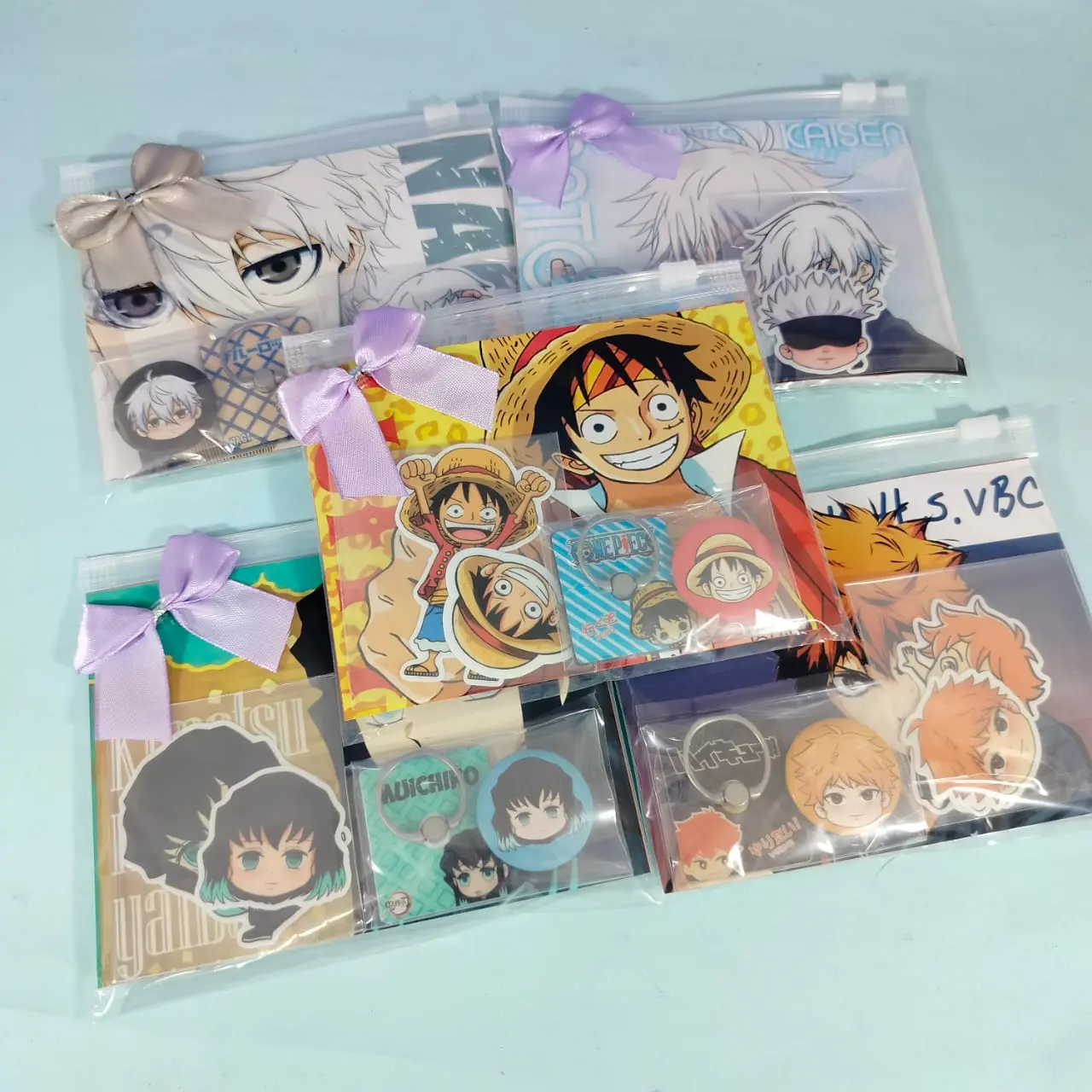 Hampers Aesthetic Anime - Hampers Lebaran - Gift Idul Fitri - Kado Lucu Anime - THR Merchandise Anime - Blue Lock - One Piece - Jujutsu Kaisen - Haikyuu - Kimetsu no Yaiba Demon Slayer