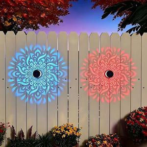 Paquete de 2 luces murales con proyector de mandala solar, luz metálica resistente al agua para valla, decoración exterior para jardín, patio, patio trasero y patio interior