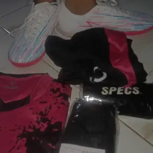 Paket Komplit Sepatu Futsal Specs Lightspeed Keren Berkualitas dengan Kaos kaki, Tas Jinjing, Deker, dan Jersey Dryfit Premium