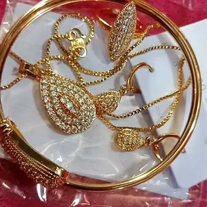 Satu Set  Perhiasan Titanium Dewasa Anti Karat Viral Cantik Terbaru Mewah Elegan Aksesoris Fashion Perempuan