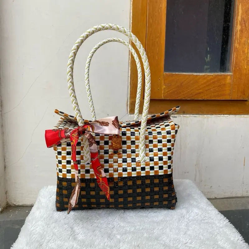 Tas Tutup Anyaman Wanita Muat 3-4kg cocok untuk berbagai kegiatan apapun totebag mu at banyak tali bisa diatur Black Crossbody & Shoulder Bags