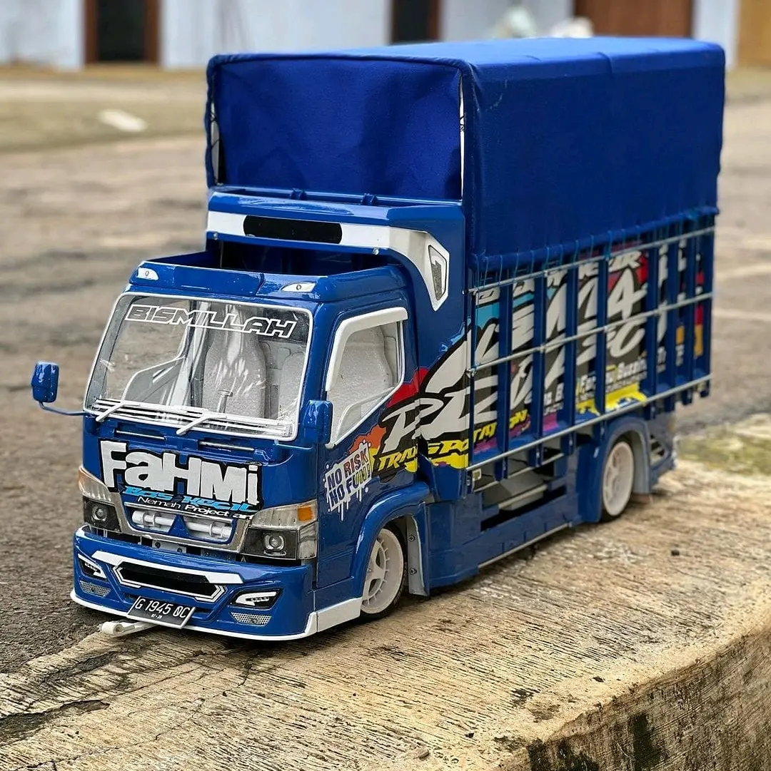 KELUARAN VERSI TERBARU..MAINAN ANAK MINIATUR TRUK OLENG TERBARU BISA BELOK MAJU MUNDUR . Plastik Lampu Kayu