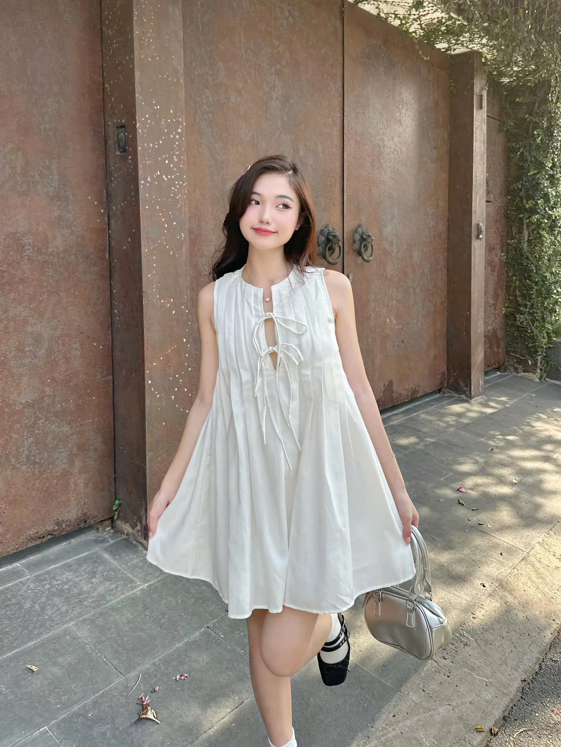 Đen - Trắng 2 lớp dày dặn đầm linen cổ tròn cột nơ xếp li basic thanh lịch sang xịn cam kết nhận hàng như video shop tự quay MOZZI DRESS