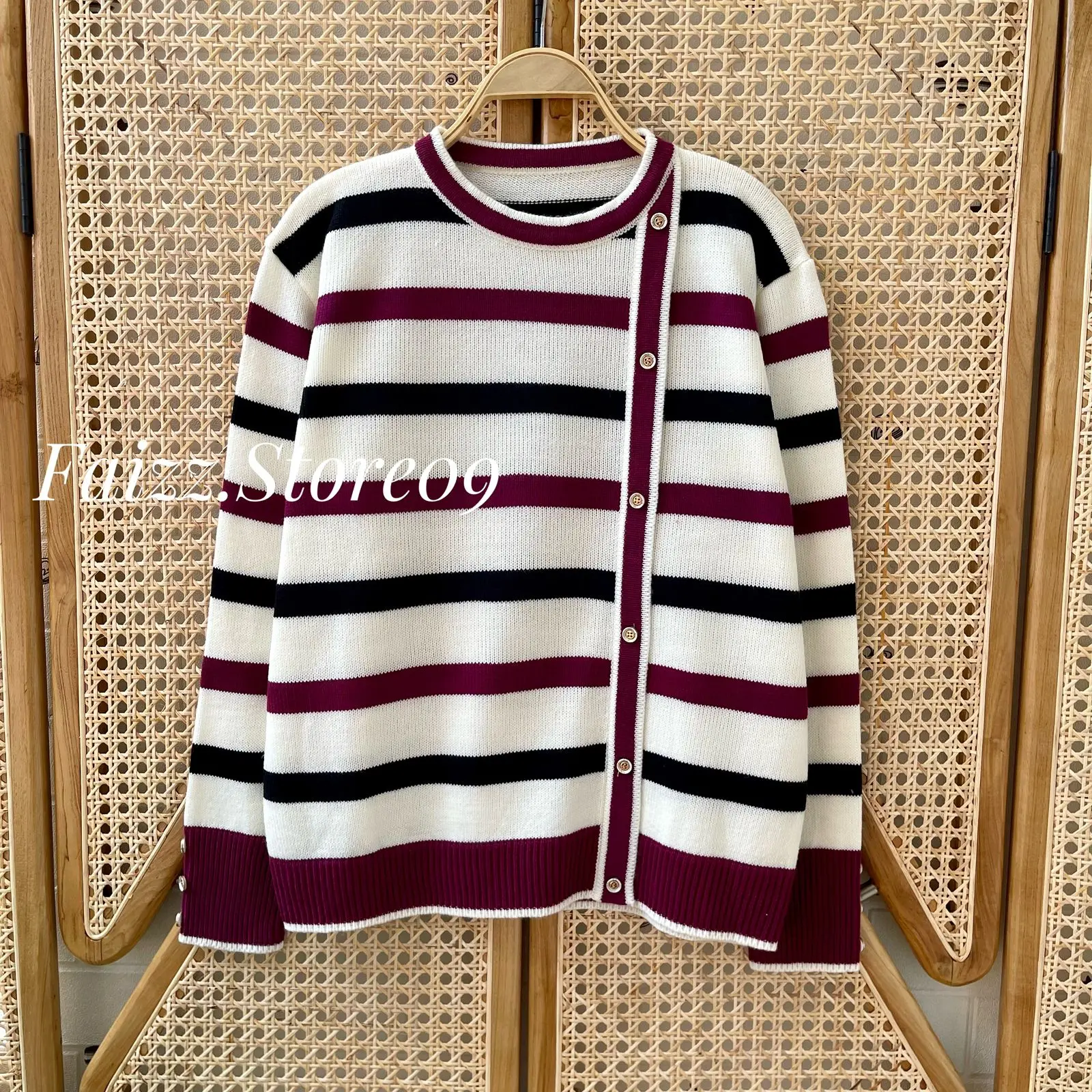 Delima Sweater Atasan Rajut Motif Stripe Kancing Kerah Bulat Lengan Panjang Wanita Knitwear Baju Salur Garis Top