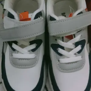 BOMBBEAR 6302  Sepatu Sekolah Anak Dengan Fashion Sneakers Mesh Sintes Premium, Kualitas Nyaman Lentur Ringan Desain Ergonomis untuk Aktivitas Aktif Si Kecil! warna Abu, Biru dan Pink dengan size 26-37