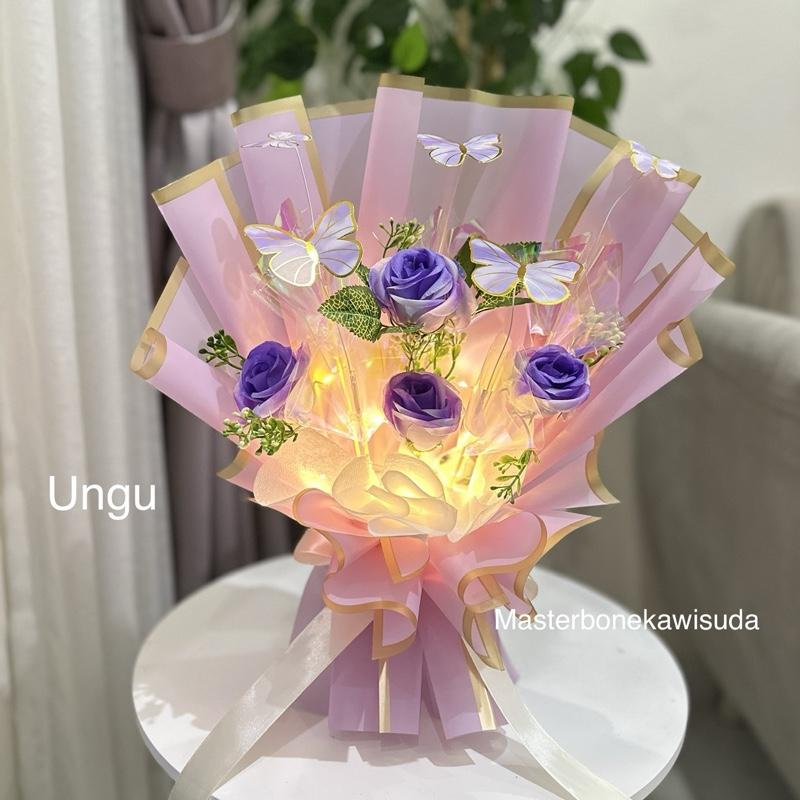 Model 1 BUKET BUNGA MAWAR KUNCUP + KUPU KUPU HOLOGRAM /// artificial / Buket ulang tahun / Buket Anniversary / Buket wisuda / Hadiah / Souvenir / Hampers / Masterbonekawisuda / Valentine