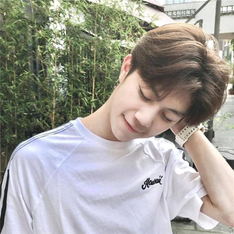 Tóc Giả Phong Cách Hàn Quốc Cho Nam, Đẹp Trai, Sống Động Như Thật, Sinh Viên, Màu Đen, Cùng Phong Cách, Kẹp Tóc Đội Đầu Đầy Đủ, Tóc Ngắn Điểm Giữa, Tóc Mái Cho Bé Trai, Tóc Xoăn Ngắn