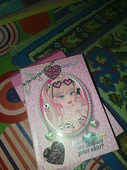 Product Review of IGOODCO 43 Warna bayangan mata Plat Glitter Powder Cosmetics Women Funny Cover Book Frosted Glitter Powder Sequins Eye Makeup Palette eye shadow from ن**ا 1