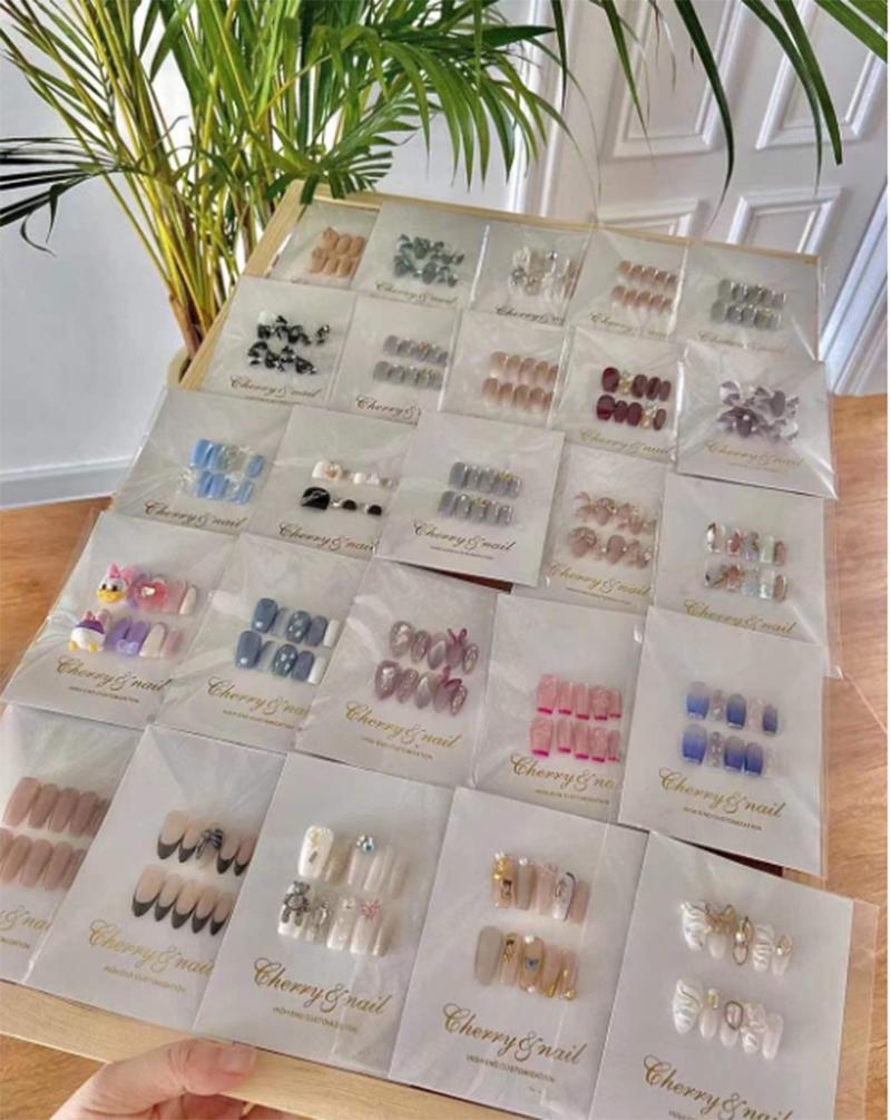 Product Introduction of 2025 pure hand-worn nails, 100 different styles of nails, random blind box, M size, affordable, many styles, fashionable nail stickers. 6