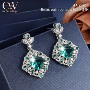 EW24KA01 Sambungan semanggi potongan putri zamrud 4A warna zirkonium pelapisan emas 24K anting gaya industri berat