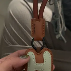 LAVIN JE Bag Charm Alphabet Gantungan Tas Huruf Gantungan Kunci Unik G1110