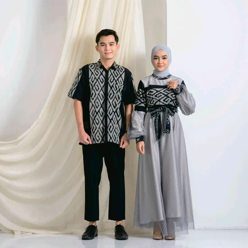 Set Couple Tenun Pasangan Pia Dan Wanita Kekinian Motif Simpel Terbaru Kombinasi - Set Couple Prewedding - Set Couple Kondangan - Set Couple Keluarga Bunga Setrip Hem Dress Baju Katun Pendek Dewasa Setelan Batik Atasan 4